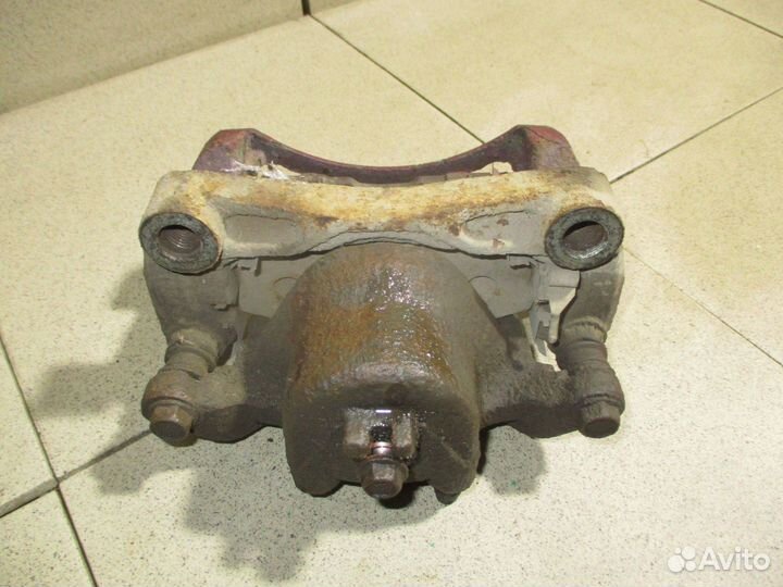 Суппорт передний левый Nissan Juke (F15)