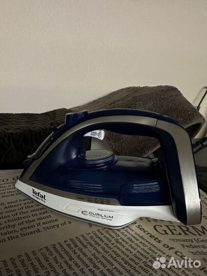 Гладильная доска и утюг