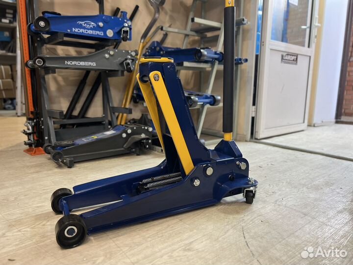 Домкрат подкатной 3.5 тонны