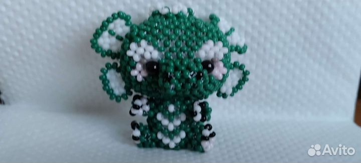 Объемные брелки-фигурки из бисера