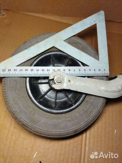 Колесо для тележки