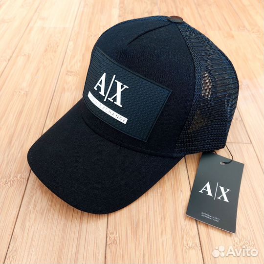 Кепка бейсболка Armani Exchange с сеткой чёрная