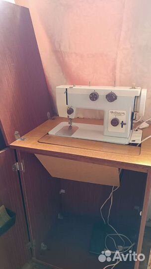 Швейная машина Чайка 143