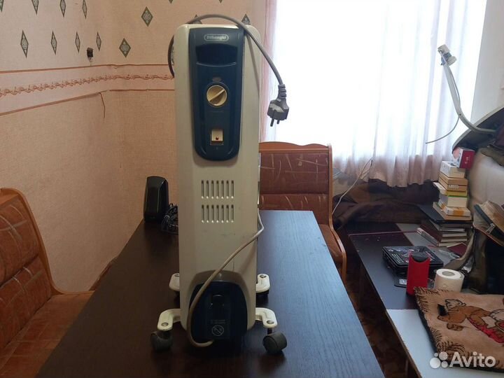Обогреватель радиатор маслянный DeLonghi 4 секции