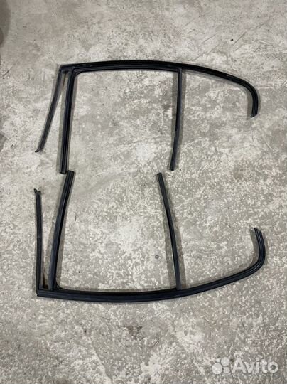 Уплотнитель стекла двери задний левый bmw f30