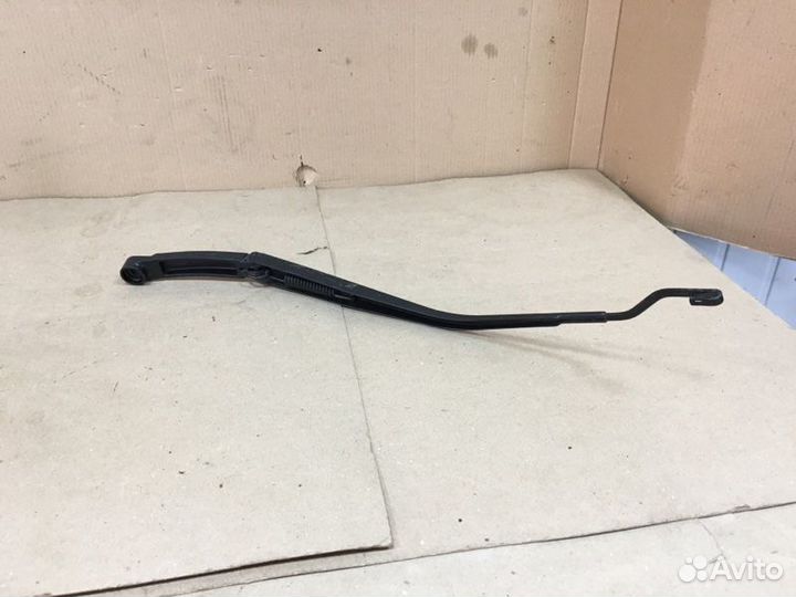 Поводок дворника правый Nissan Almera G15