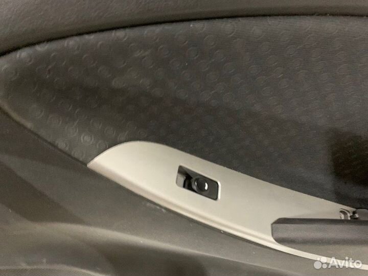 Обшивка двери задняя правая Hyundai Solaris