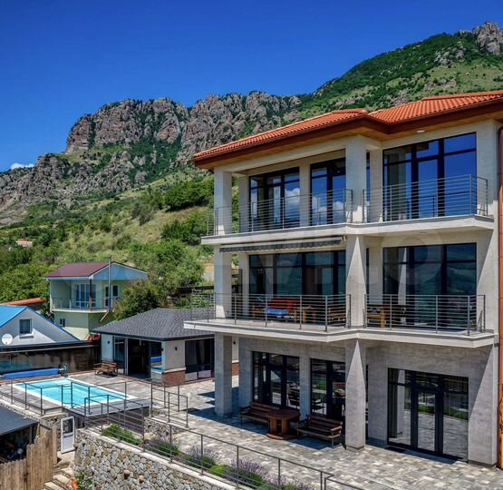 Комната 27 м², 1/3 эт.