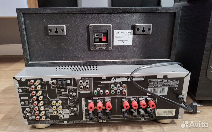 Акустические колонки Jamo