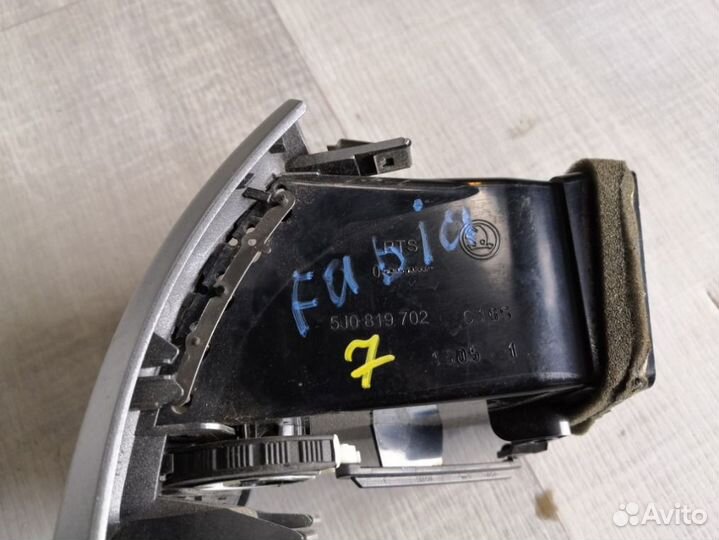 Дефлектор воздушный правый Skoda Fabia 2 1.2 BZG