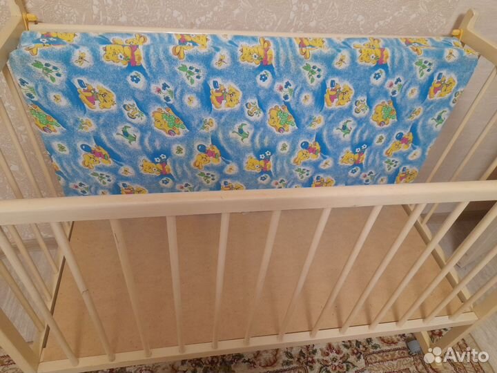 Детская кроватка с матрасом в отличном состоянии