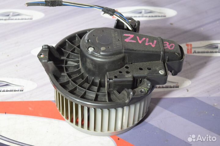 Мотор печки c Toyota Prius ZVW30 2ZR-FXE