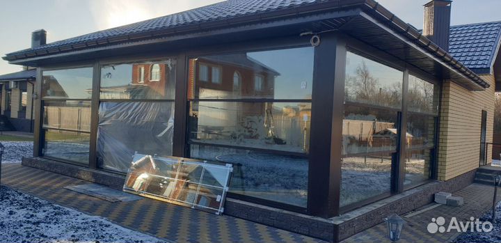 Гильотинное остекление коттеджей