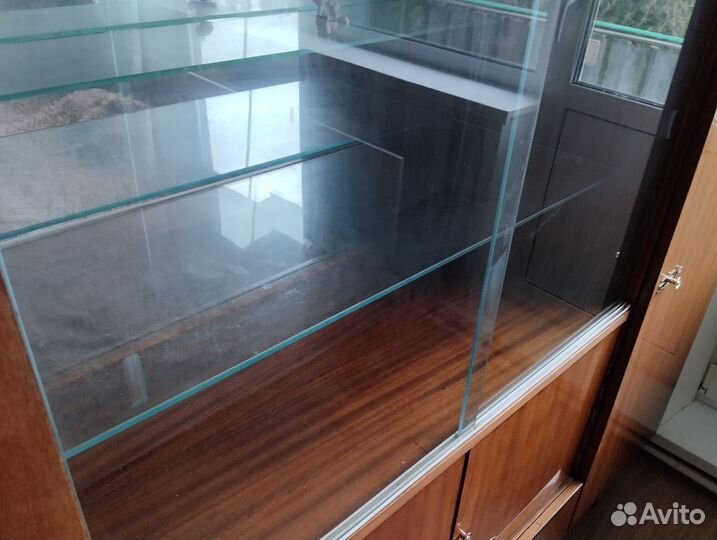 Практичный шкаф-сервант