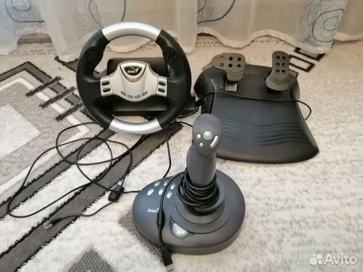 Игровой руль с педалями