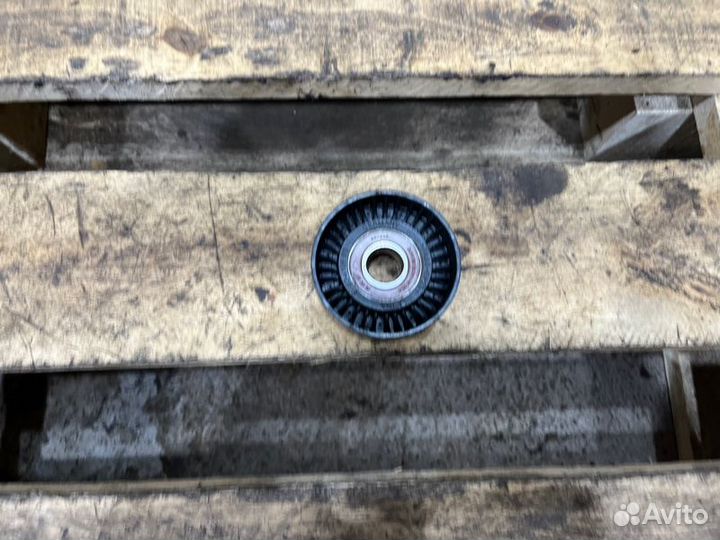 Ролик обводной навесного оборудования Bmw 7 E38