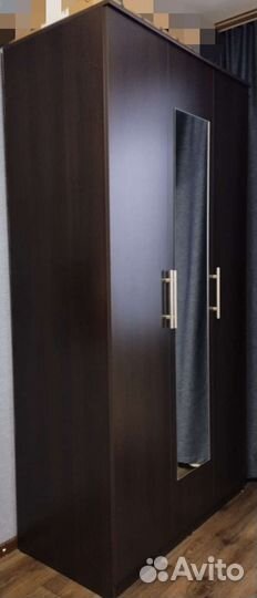 Шкаф с зеркалом