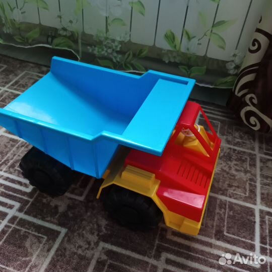 Игрушка грузовик