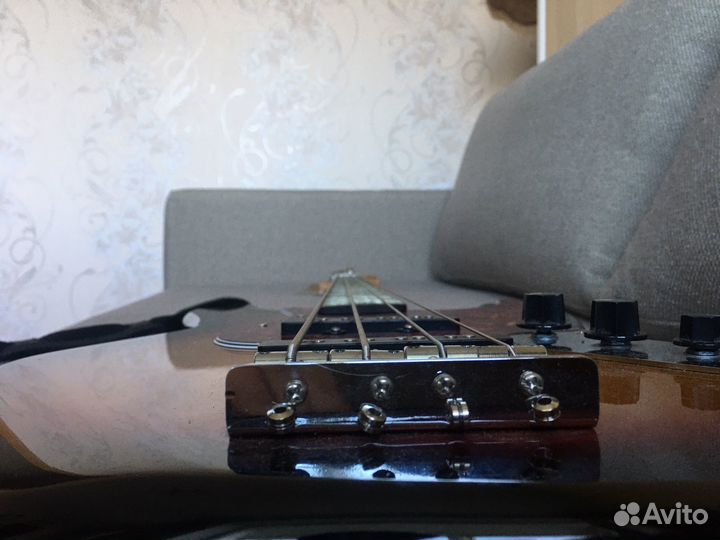 Бас гитара Rockdale