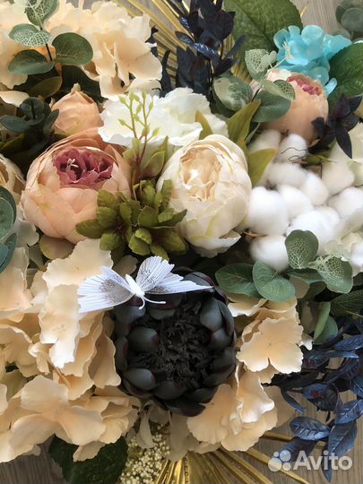 Украшение из цветов