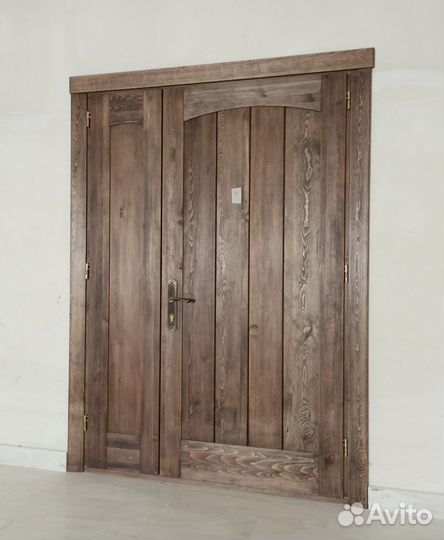 Дверь из массива кедра