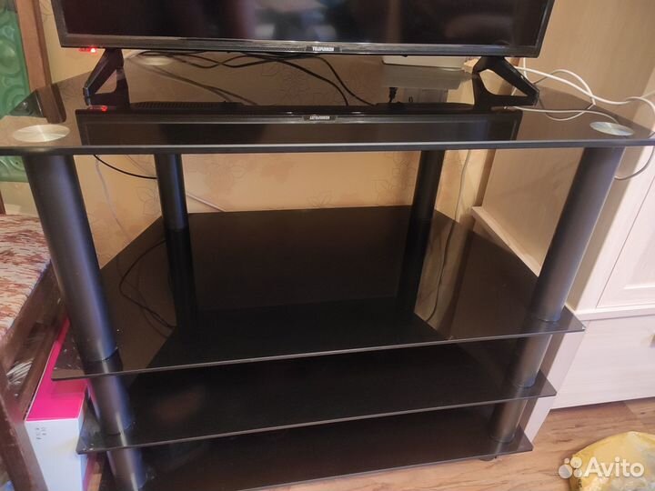 Тумба стекло под тв на колесиках