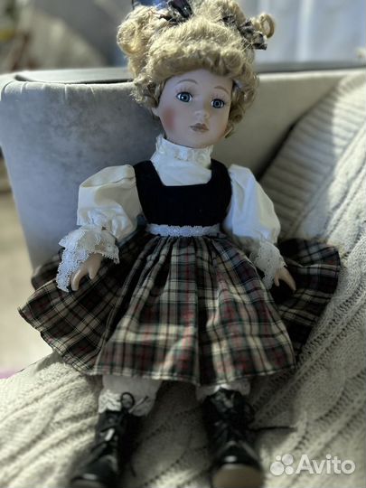 Кукла фарфоровая коллекционная