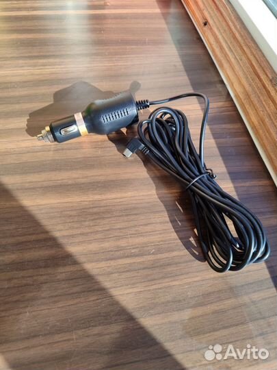 Автомобильный зарядник