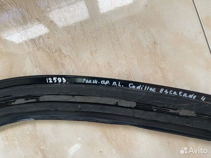 Расширитель крыла передний левый Cadillac Escalade