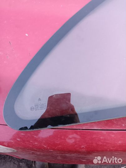 Заднее правое стекло кузова Citroen Xsara Picasso