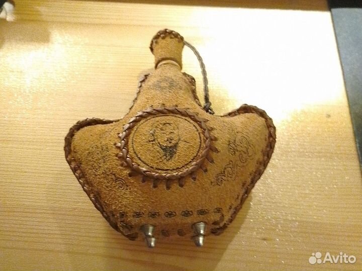 Подарочная фляжка в коже Чингисхан