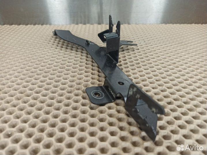 Кронштейн Opel Astra L48 Z16XER 2010