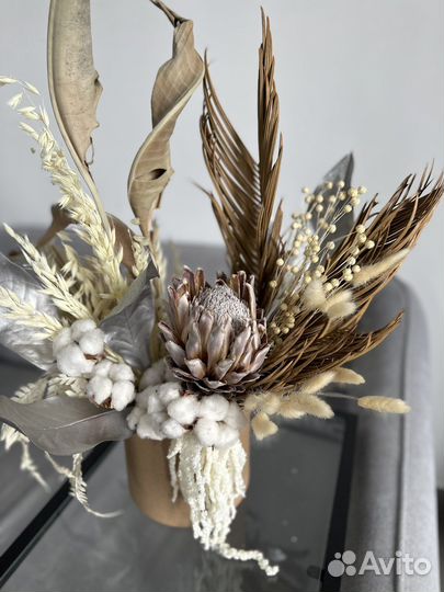 Букет из сухоцветов в шляпной коробке