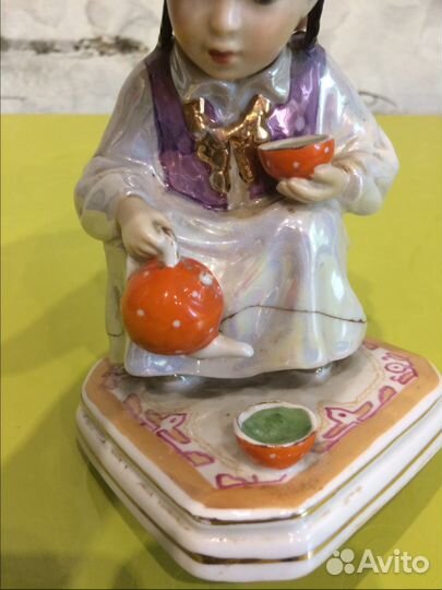 Статуэтка «Узбечка с чайником» Дулево 1957 год