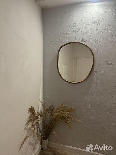 Зеркало в раме из дуба