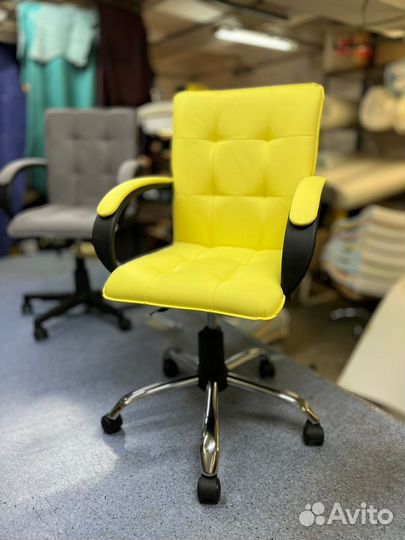 Офисное кресло