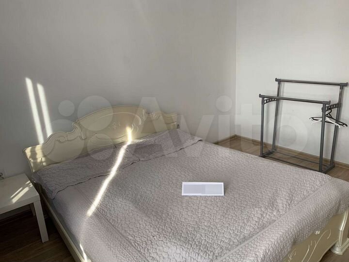 2-к. квартира, 57 м², 8/17 эт.