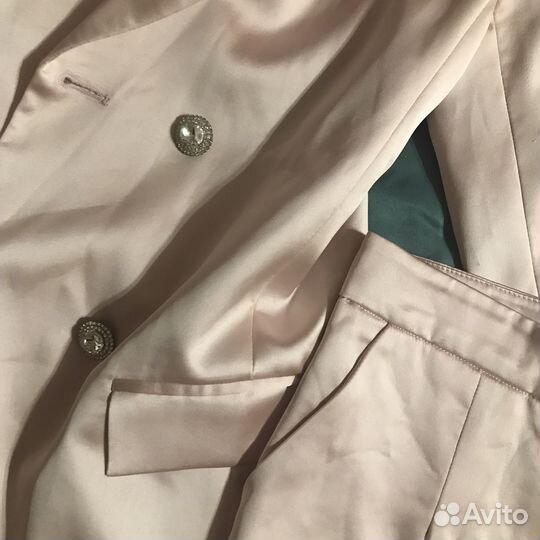 Атласный костюм tissu