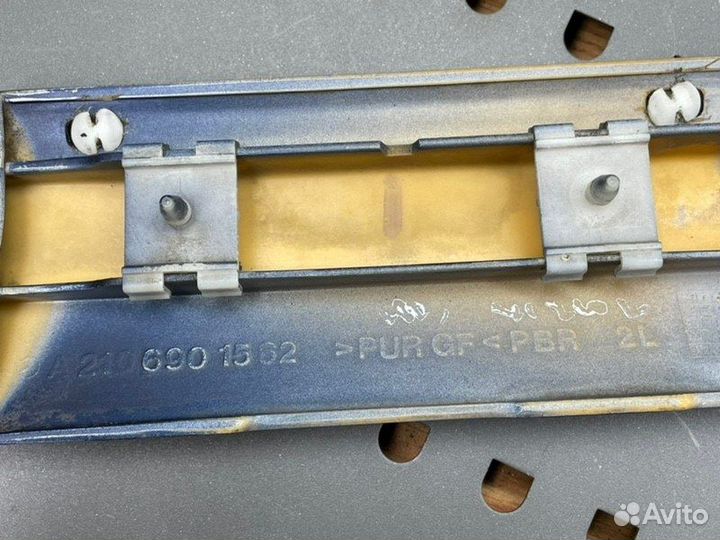 Молдинг на крыло передний левый Mercedes-Benz