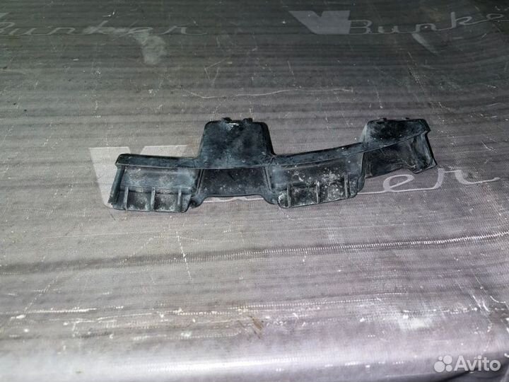 Кронштейн бампера задний левый Audi (Ауди) A8