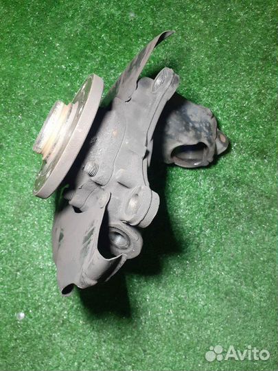 Кулак поворотный в сборе со ступичным подшипником