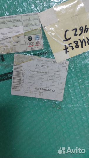 Стеклоподъемник без мотора, спереди слева