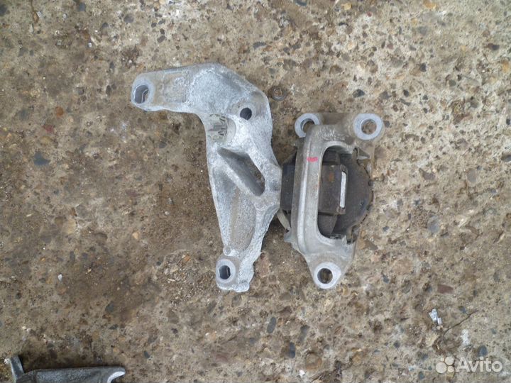 Опора двигателя правая флюенс