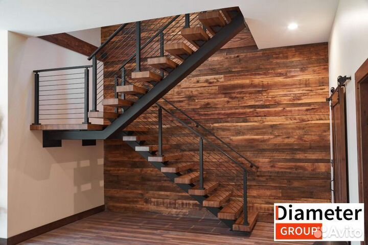 Монтаж надежной лестницы с подиумными ступенями