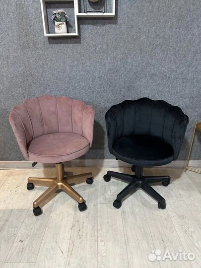 Стул на колесиках. Стул с крестовиной