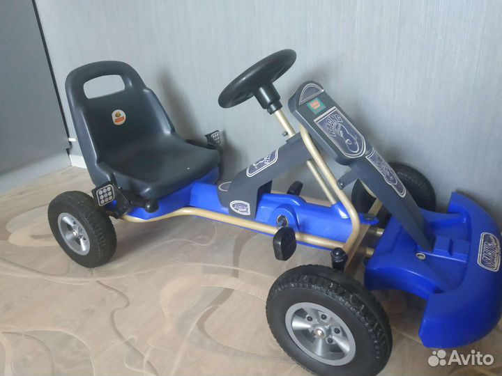 Каталка автомобиль с педалями 