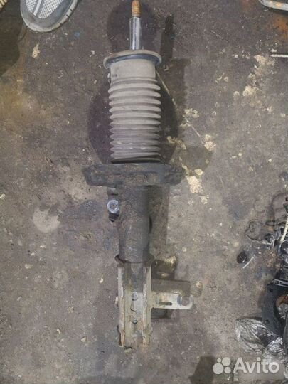 Стойка амортизатора передняя правая Chevrolet