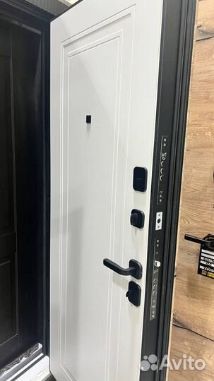 Дверь входная металлическая новая