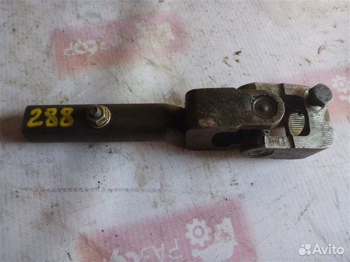 Рулевой карданчик верхний Volkswagen Passat B4 ADY