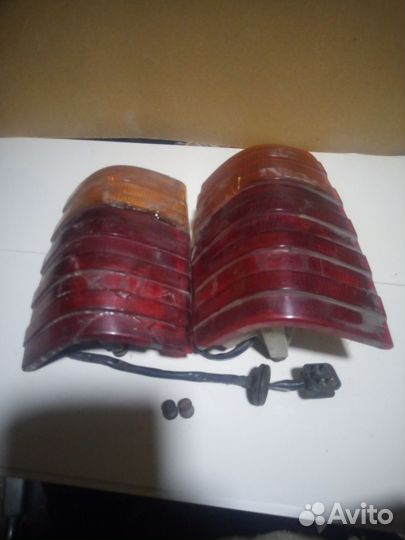 Фонари задние на Mercedes W-123-универсал